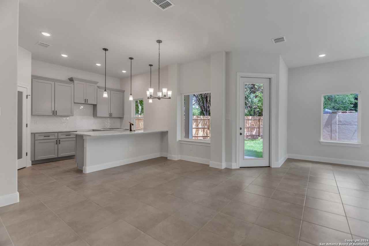 600 Park Cir - Photo 5 of 26