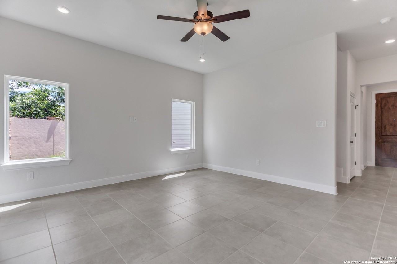 600 Park Cir - Photo 7 of 26