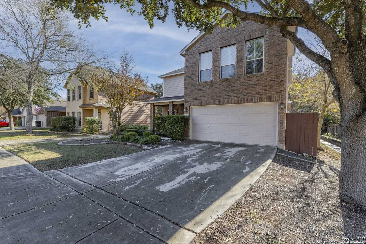 9026 Hilltop Crossing Dr - Photo 2 of 31