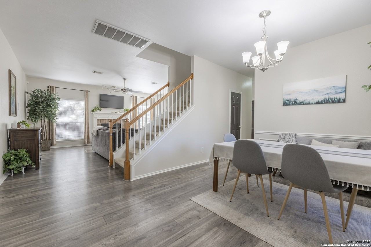 9026 Hilltop Crossing Dr - Photo 4 of 31