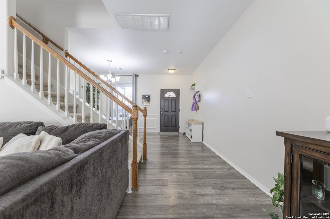 9026 Hilltop Crossing Dr - Photo 6 of 31