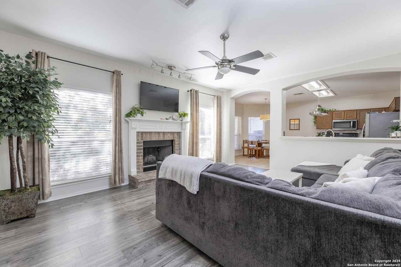 9026 Hilltop Crossing Dr - Photo 7 of 31