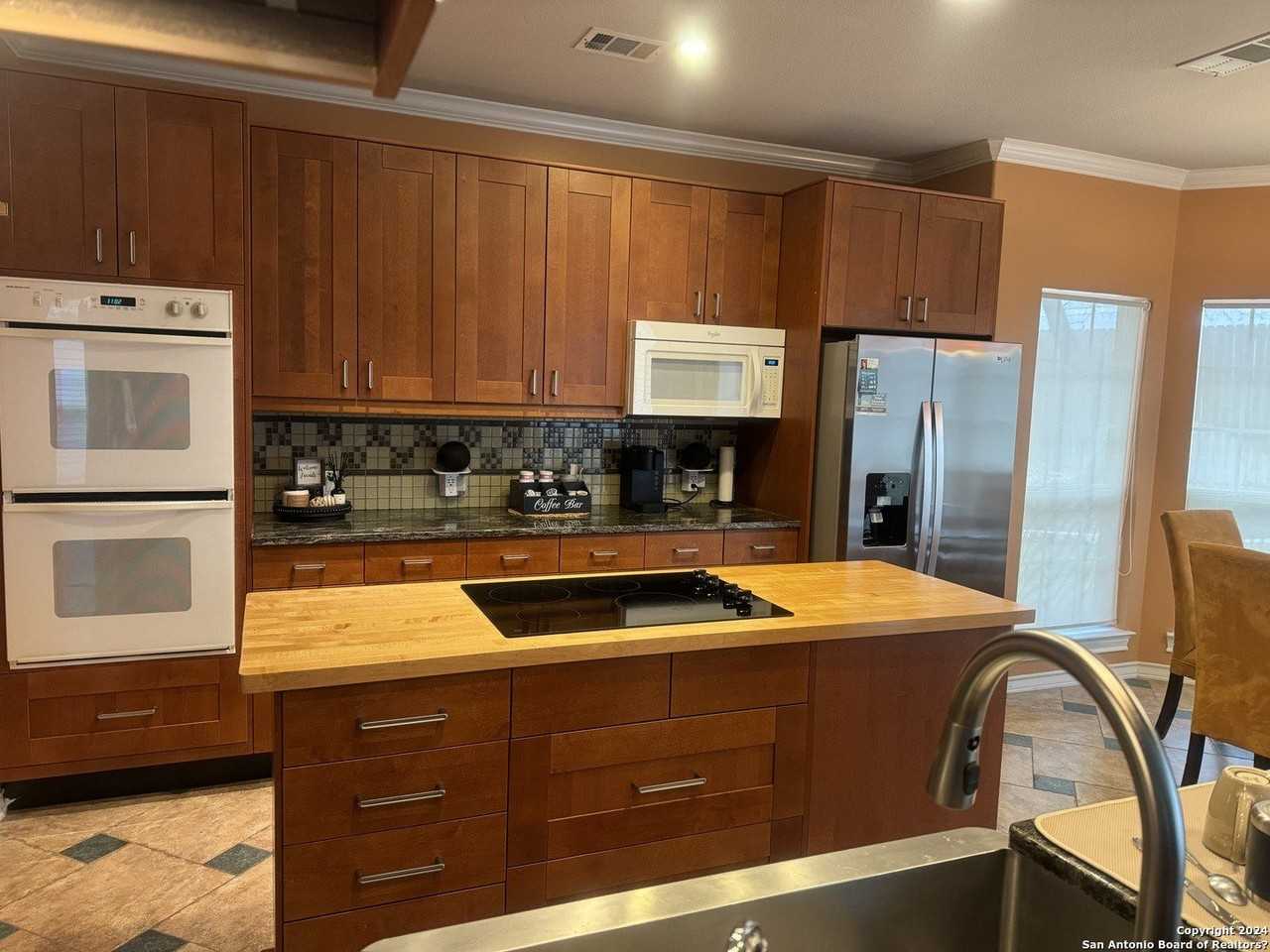 3 Lindquist - Photo 4 of 35