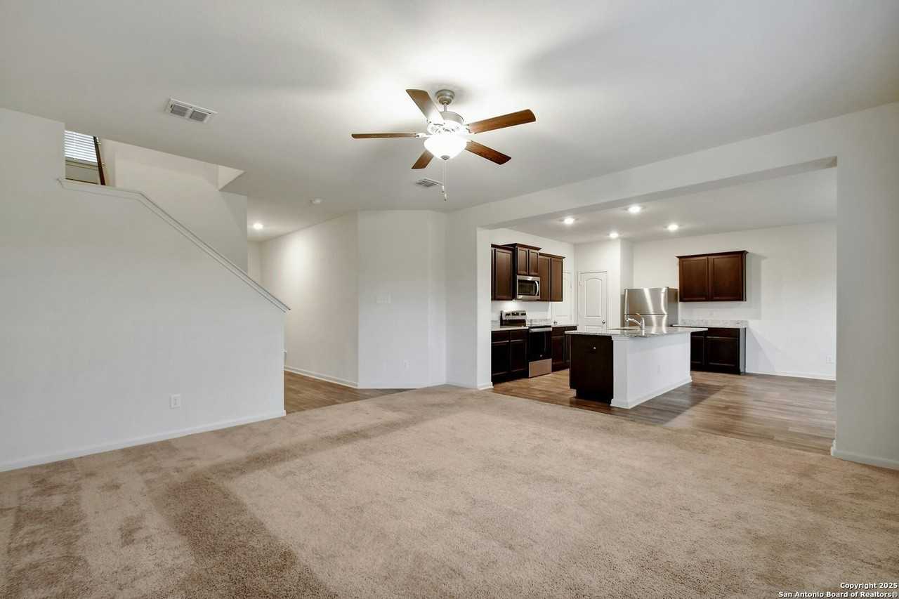 11027 Chatham Ct - Photo 3 of 28