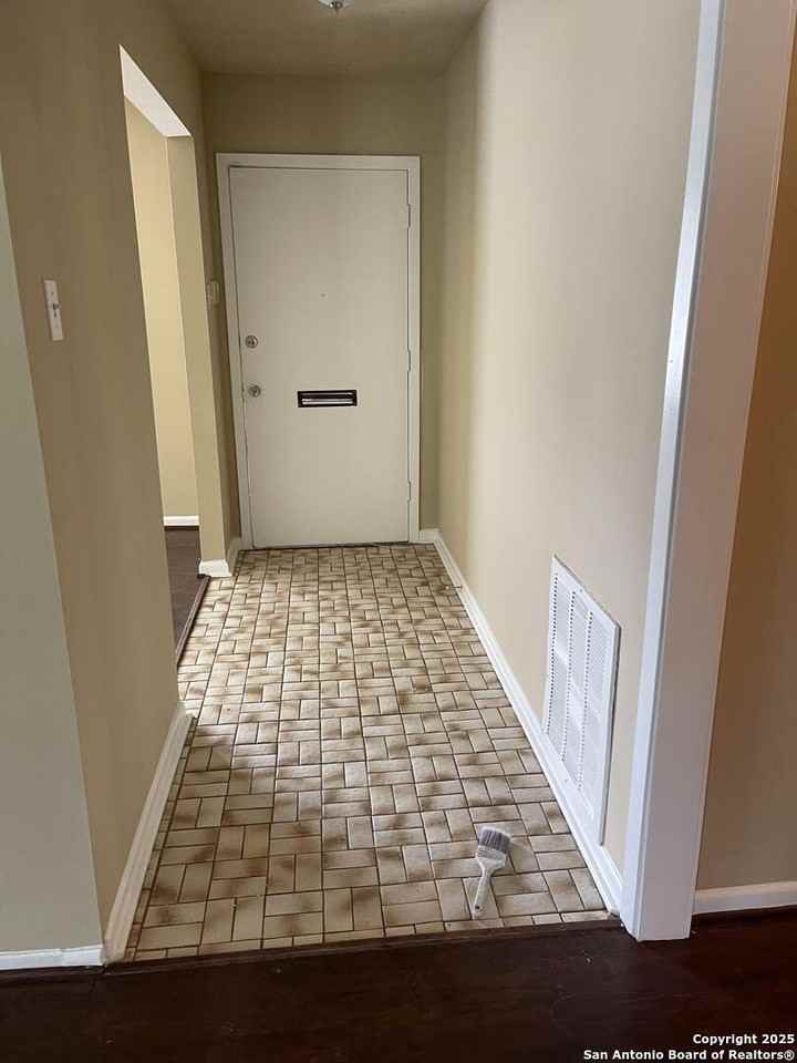 10306 Twin Hills Ct - Photo 2 of 11