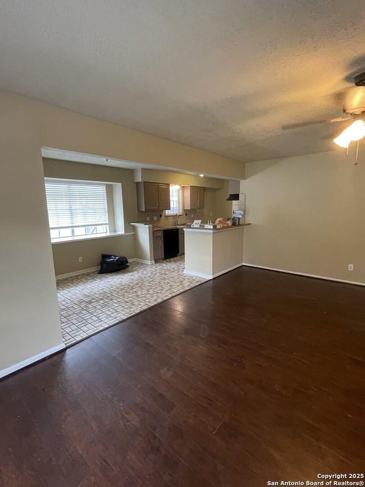 10306 Twin Hills Ct - Photo 3 of 11