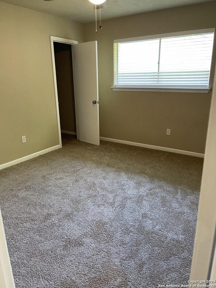 10306 Twin Hills Ct - Photo 5 of 11