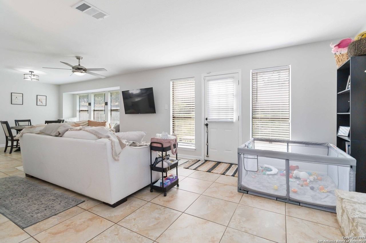 7233 Breeze Holw - Photo 4 of 26