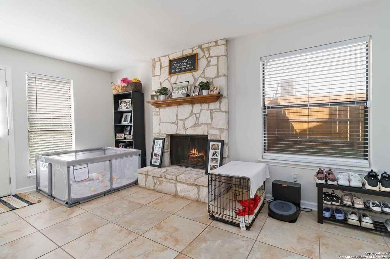 7233 Breeze Holw - Photo 5 of 26