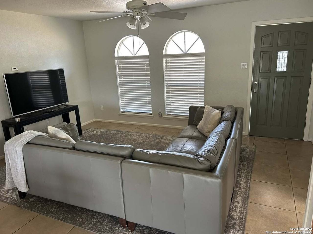 225 Barcelona Dr - Photo 6 of 12