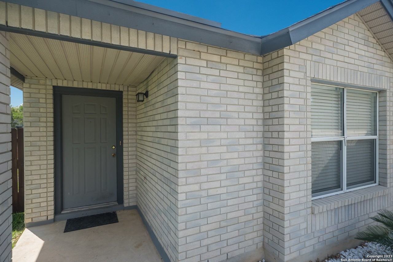 9839 Diamond Cliff Dr - Photo 3 of 26