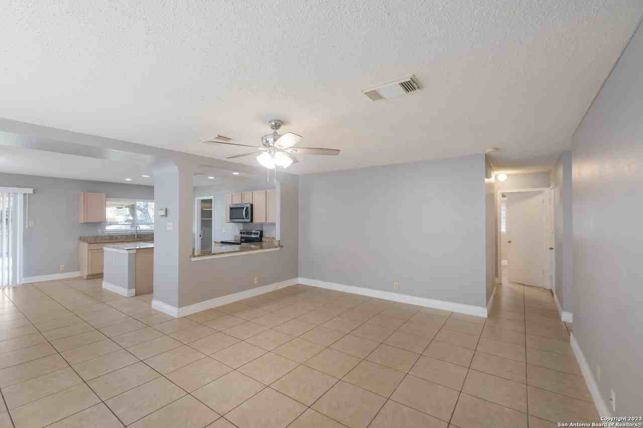 9839 Diamond Cliff Dr - Photo 5 of 26