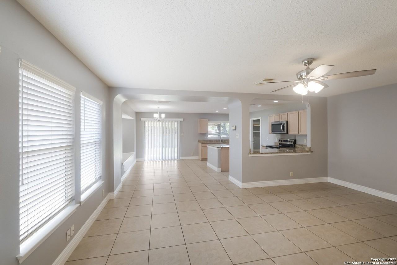 9839 Diamond Cliff Dr - Photo 6 of 26