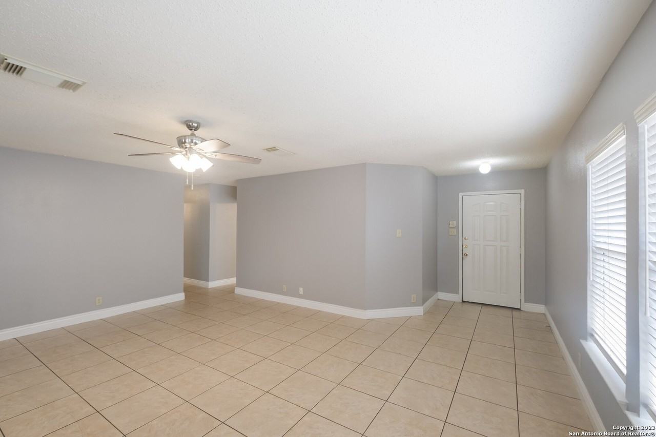 9839 Diamond Cliff Dr - Photo 7 of 26