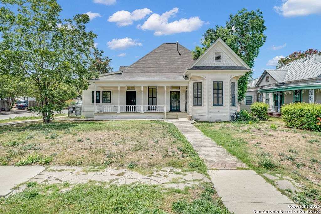 530 E Carson St - Photo 2 of 18