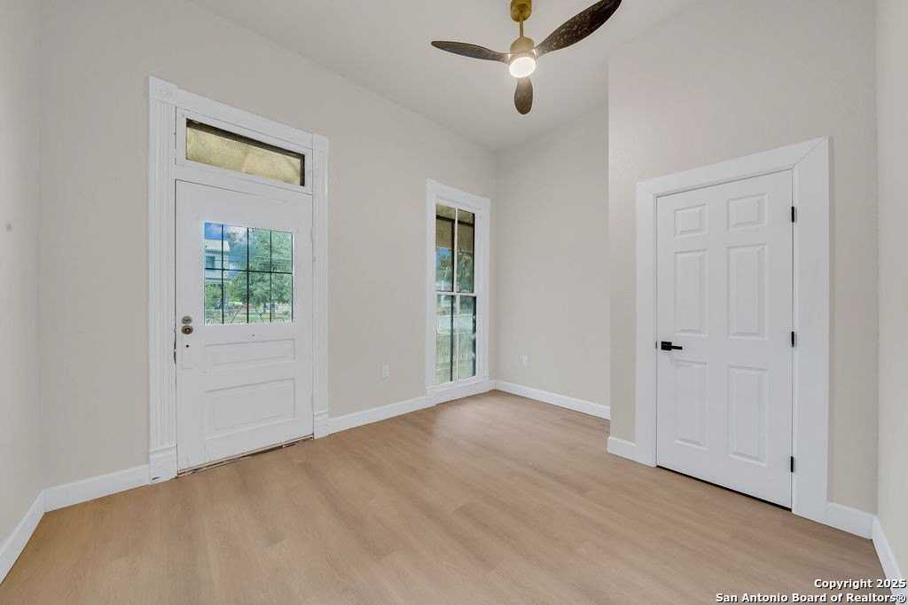 530 E Carson St - Photo 7 of 18