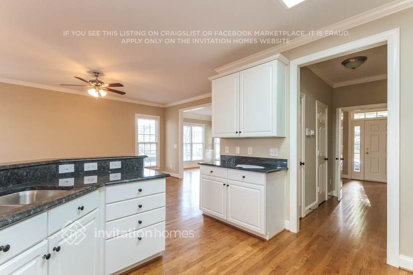 15903 Kelly Park Cir - Photo 5 of 16