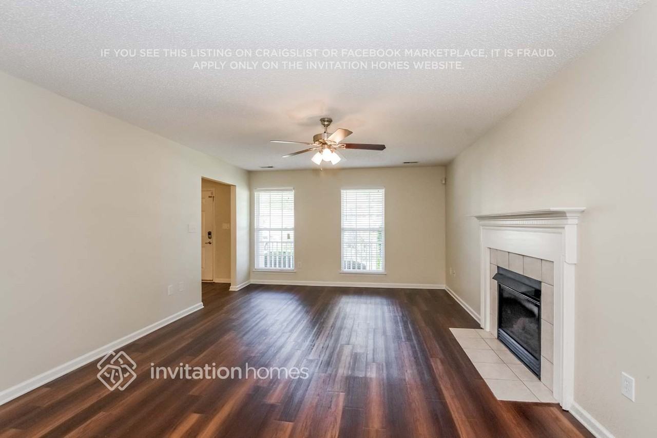 216 Bradford Glyn Dr - Photo 2 of 11