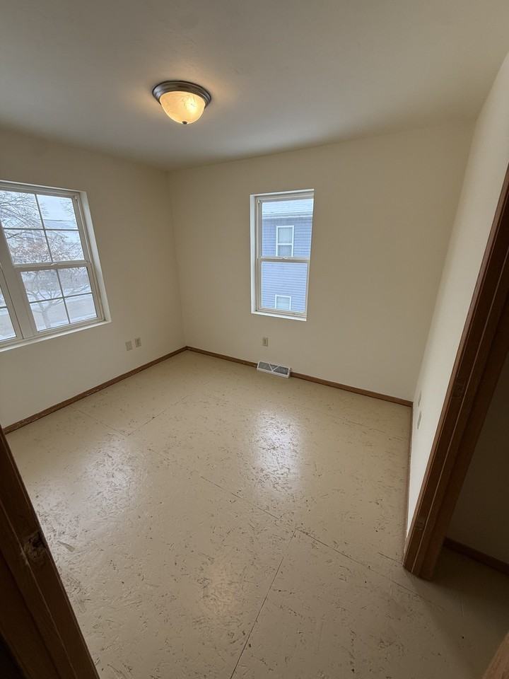 722 Crooks St #1 - Photo 2 of 6