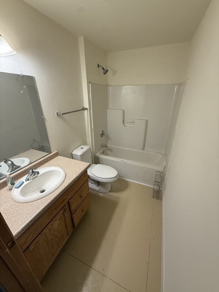 722 Crooks St #1 - Photo 3 of 6