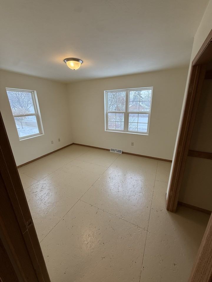 722 Crooks St #1 - Photo 4 of 6