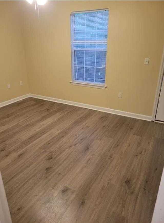 1558 Devoe St - Photo 7 of 12