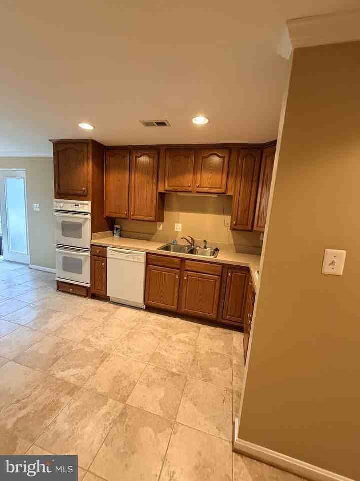 8050 Settle Ct Unit B #B