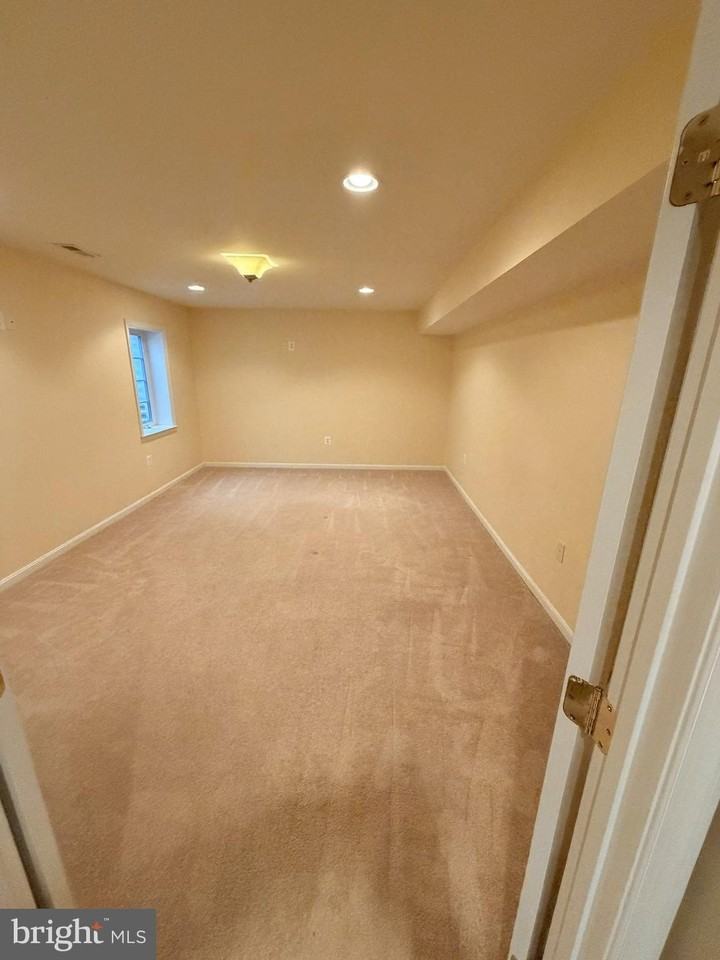 8050 Settle Ct Unit B #B - Photo 4 of 7