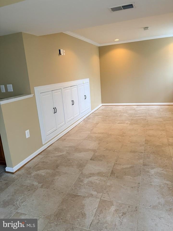 8050 Settle Ct Unit B #B - Photo 6 of 7