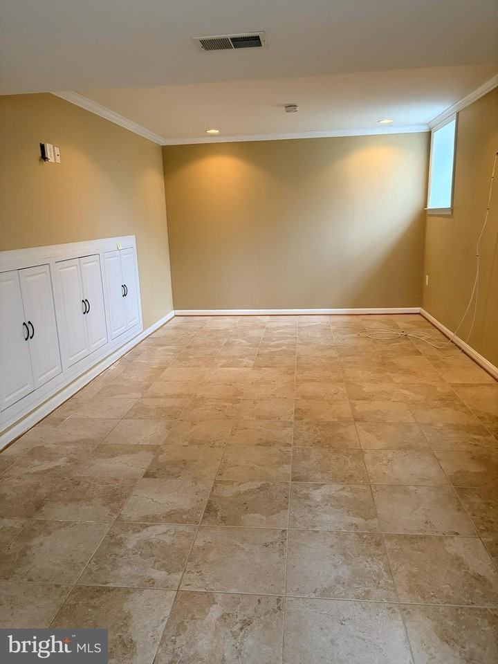 8050 Settle Ct Unit B #B - Photo 7 of 7