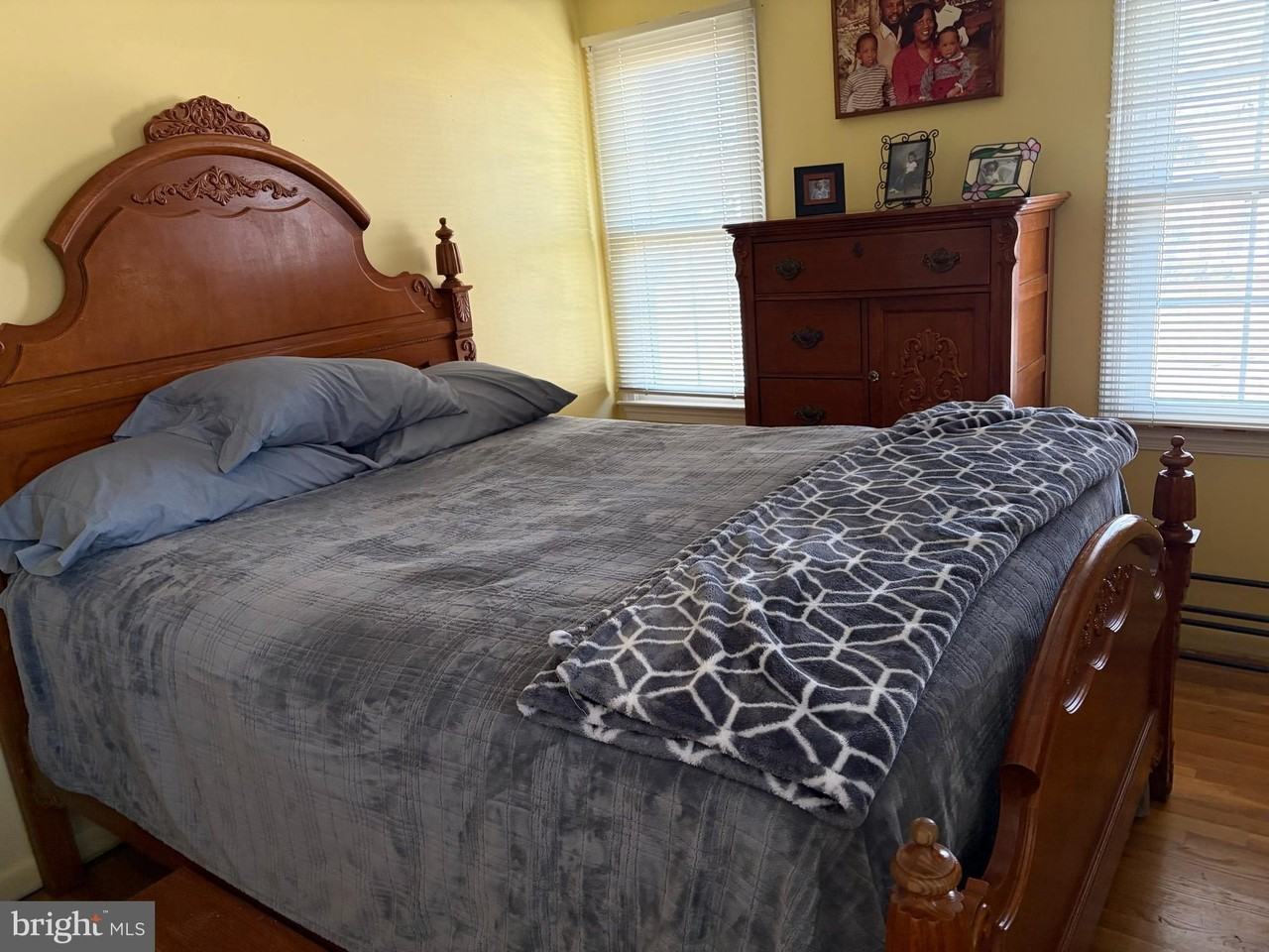 2303 Steuben Ave - Photo 2 of 12