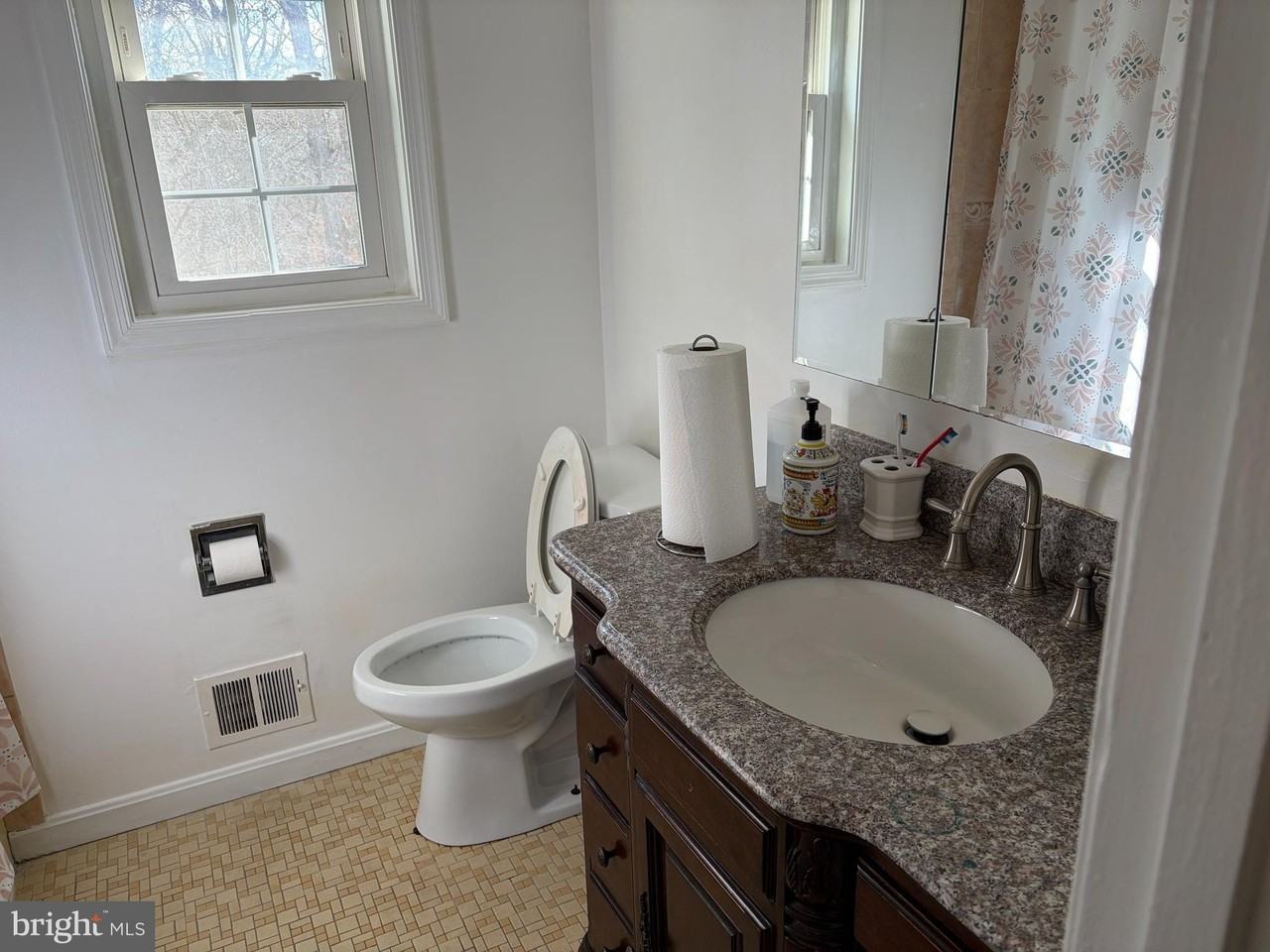 2303 Steuben Ave - Photo 4 of 12