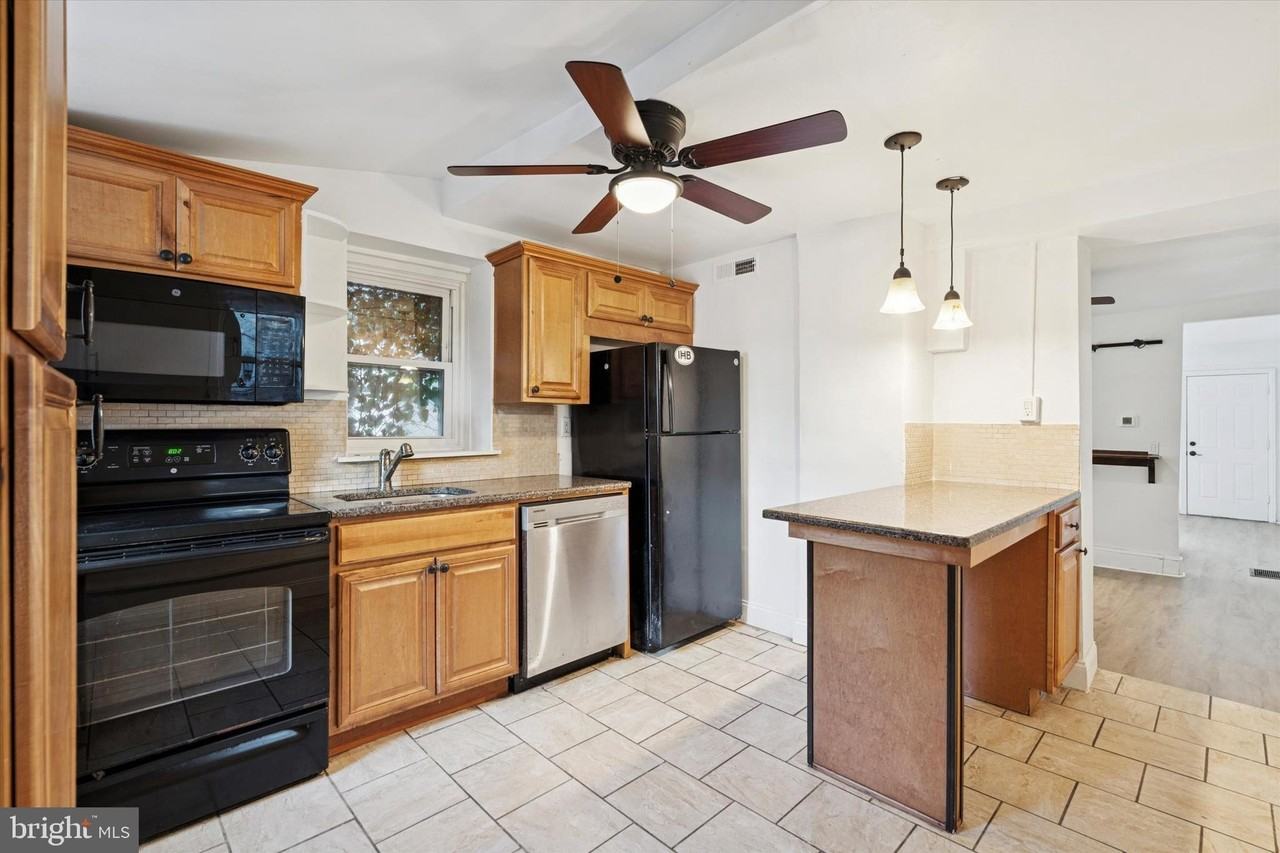 135 E Miner St - Photo 6 of 15