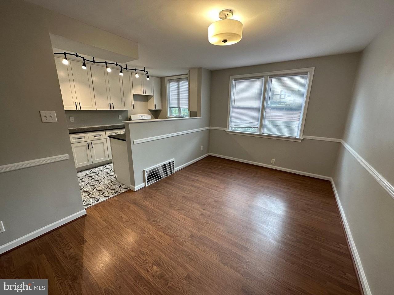 257 S Bayberry Ln - Photo 4 of 16