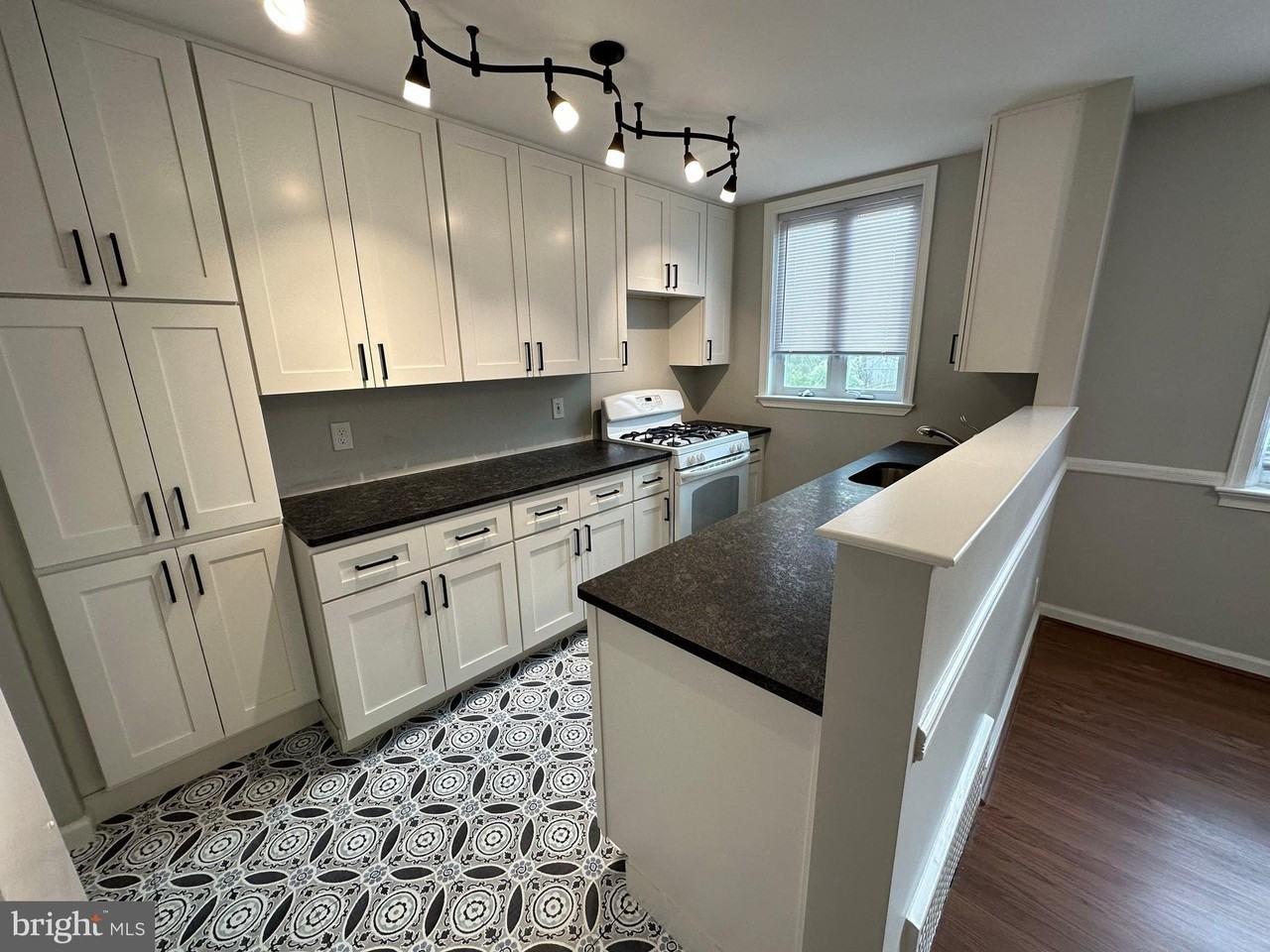 257 S Bayberry Ln - Photo 7 of 16