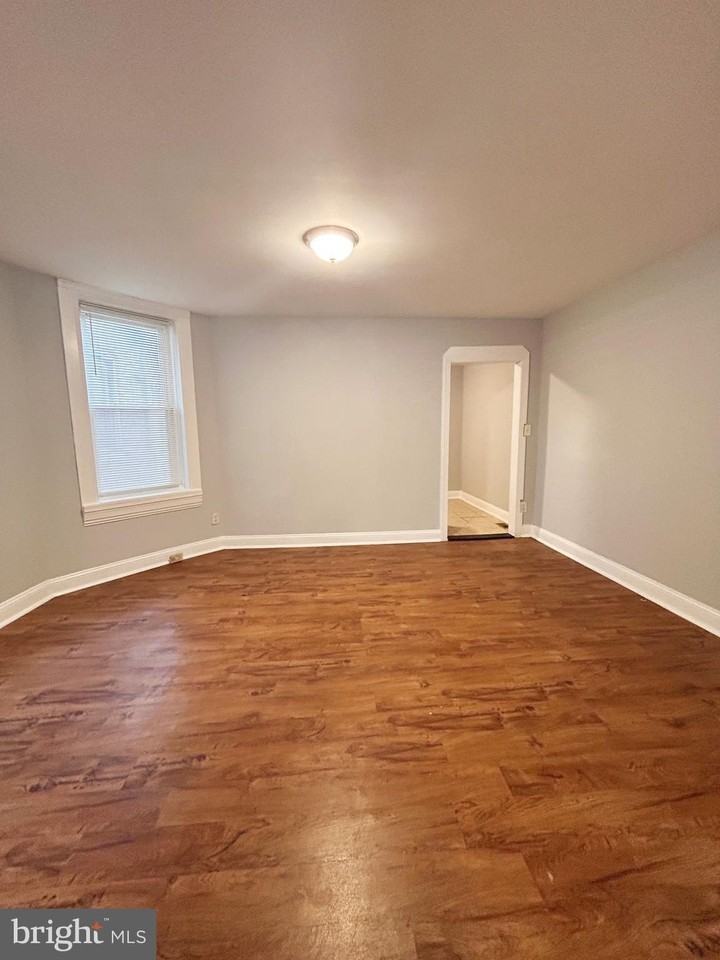 2512 S 66th St - Photo 5 of 18