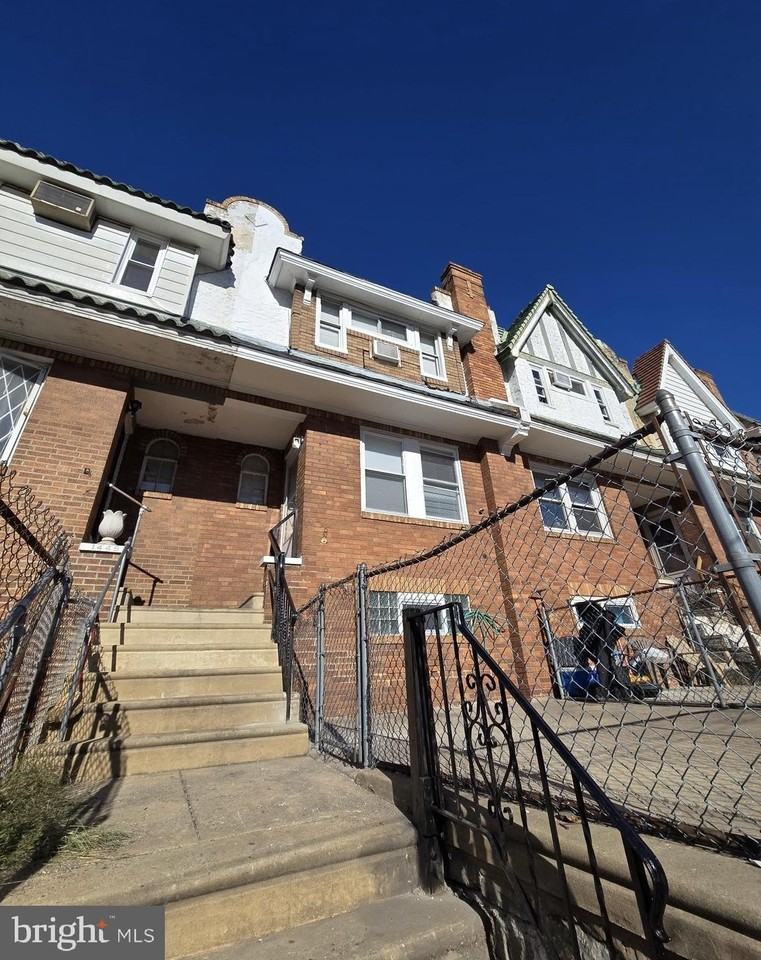 1447 Stevens St - Photo 3 of 33