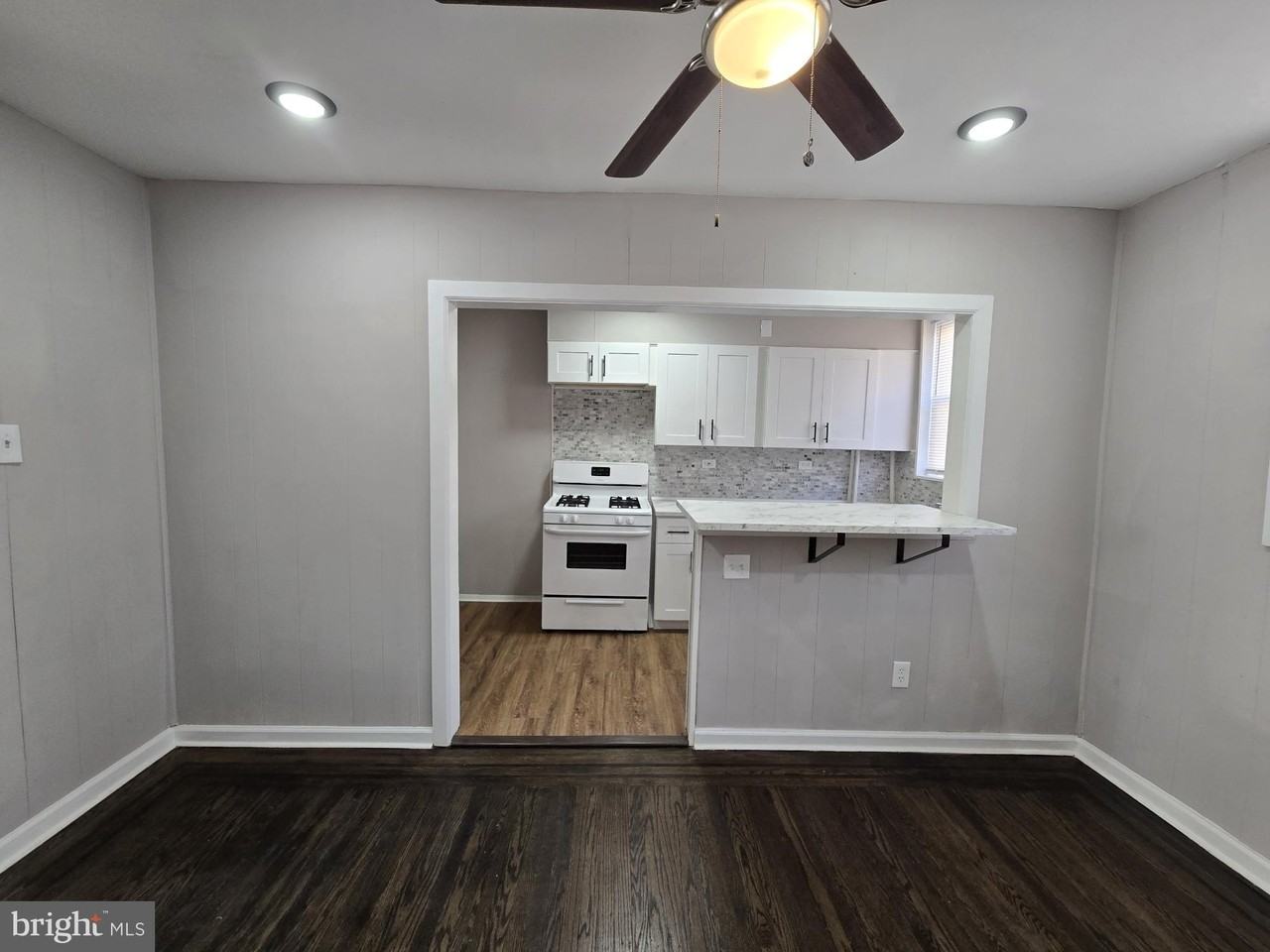 1447 Stevens St - Photo 7 of 33