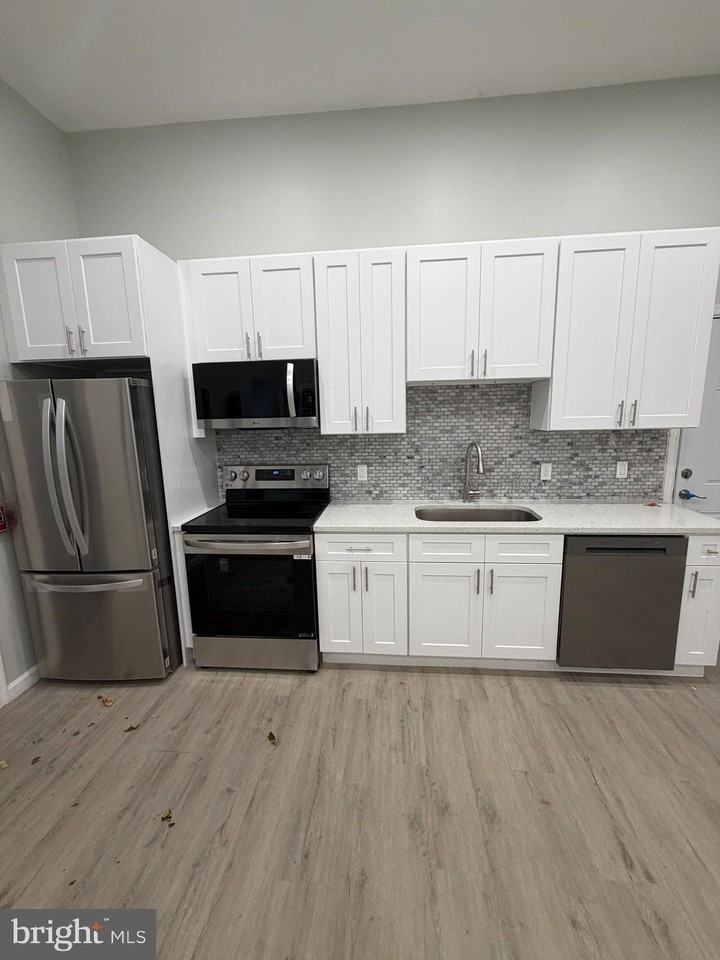 6035 Germantown Ave Unit 1r #1R - Photo 3 of 11