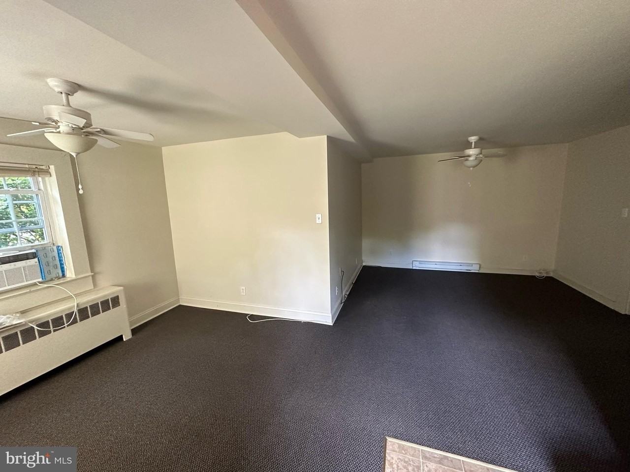 1320B Rowe St - Photo 2 of 13