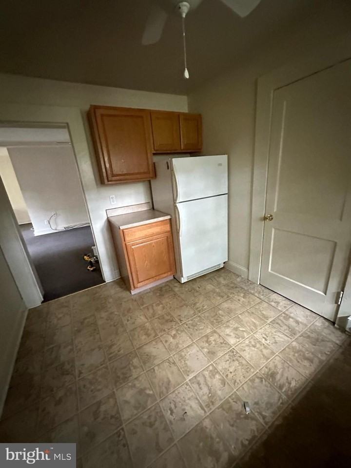 1320B Rowe St - Photo 7 of 13