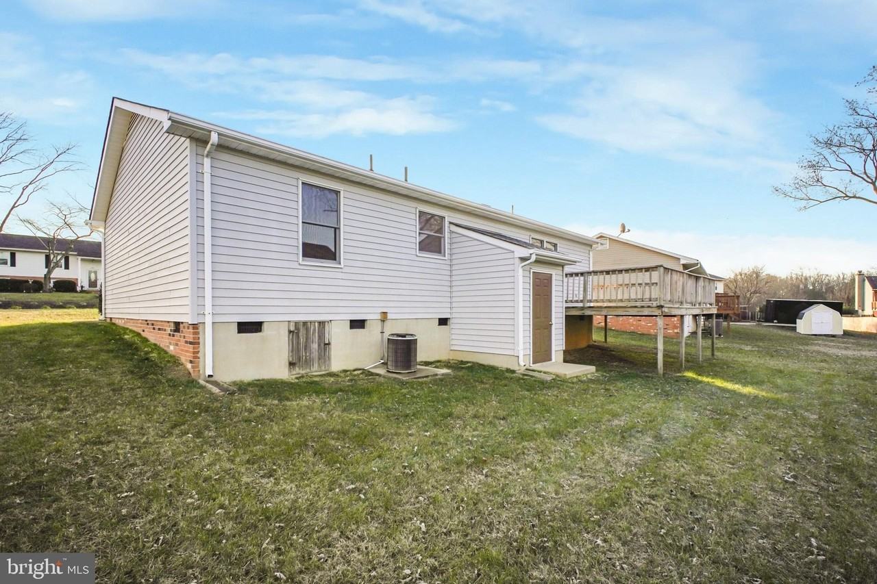 806 Shamrock Dr - Photo 2 of 23