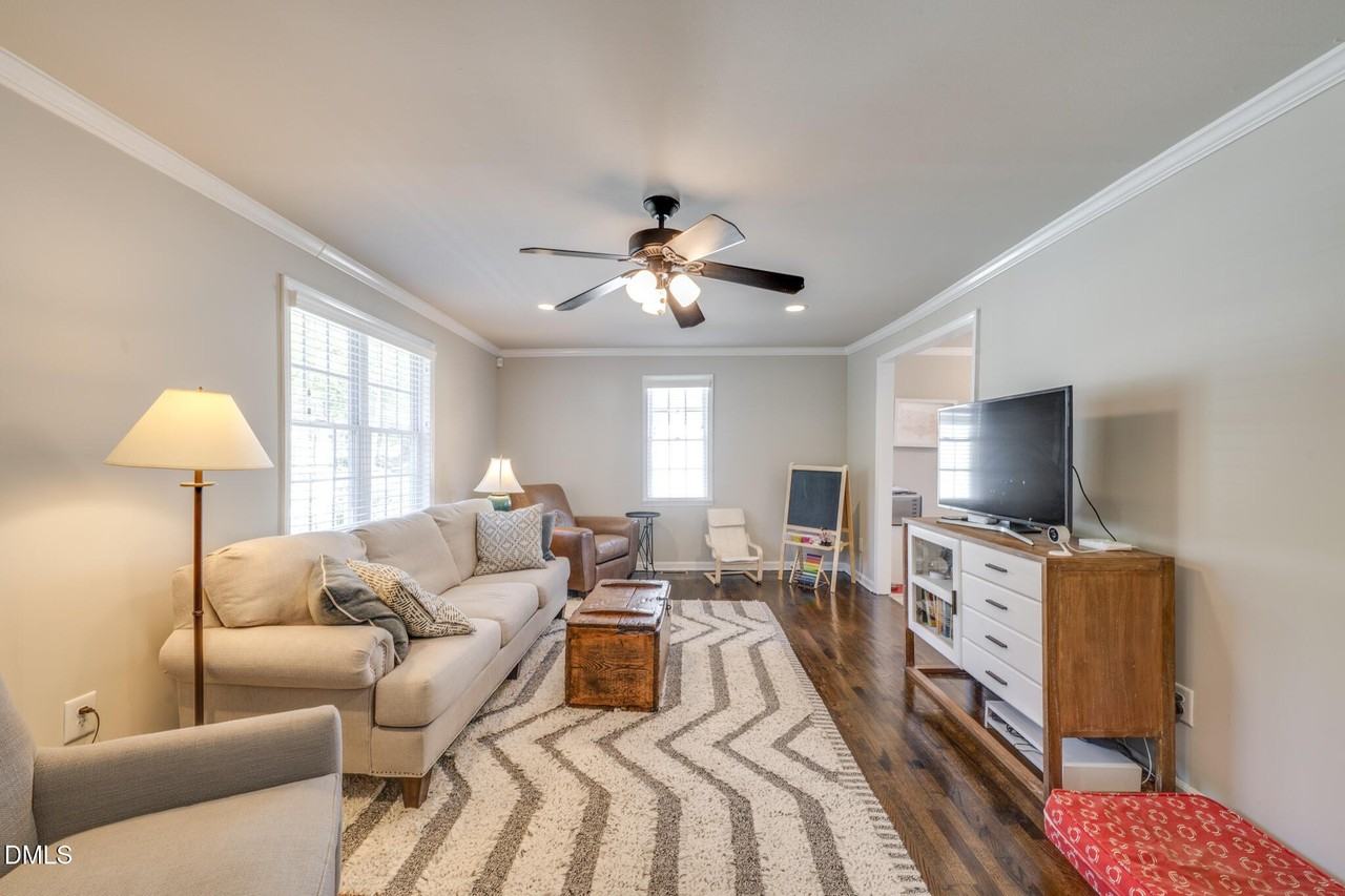 135 Maywood Ave - Photo 3 of 24