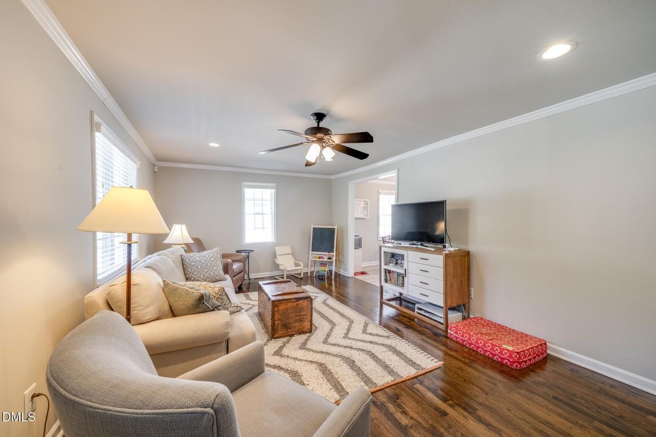 135 Maywood Ave - Photo 4 of 24