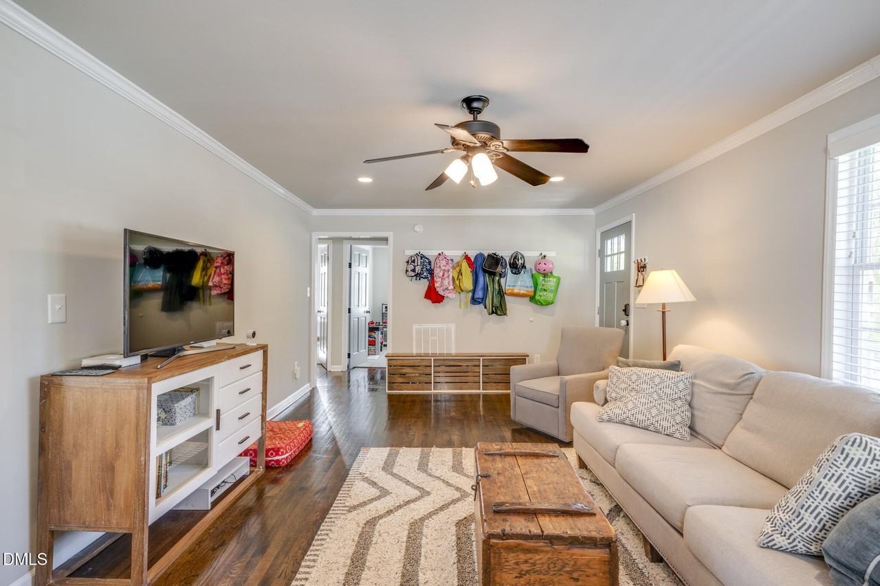 135 Maywood Ave - Photo 5 of 24