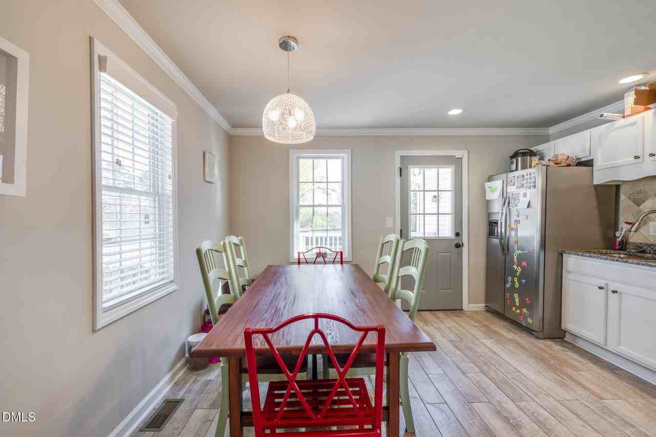 135 Maywood Ave - Photo 7 of 24