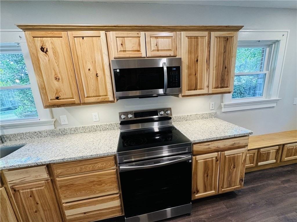 212 Whitehall Rd - Photo 6 of 11