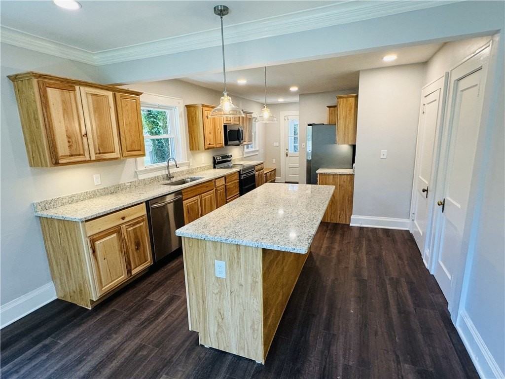 212 Whitehall Rd - Photo 2 of 11