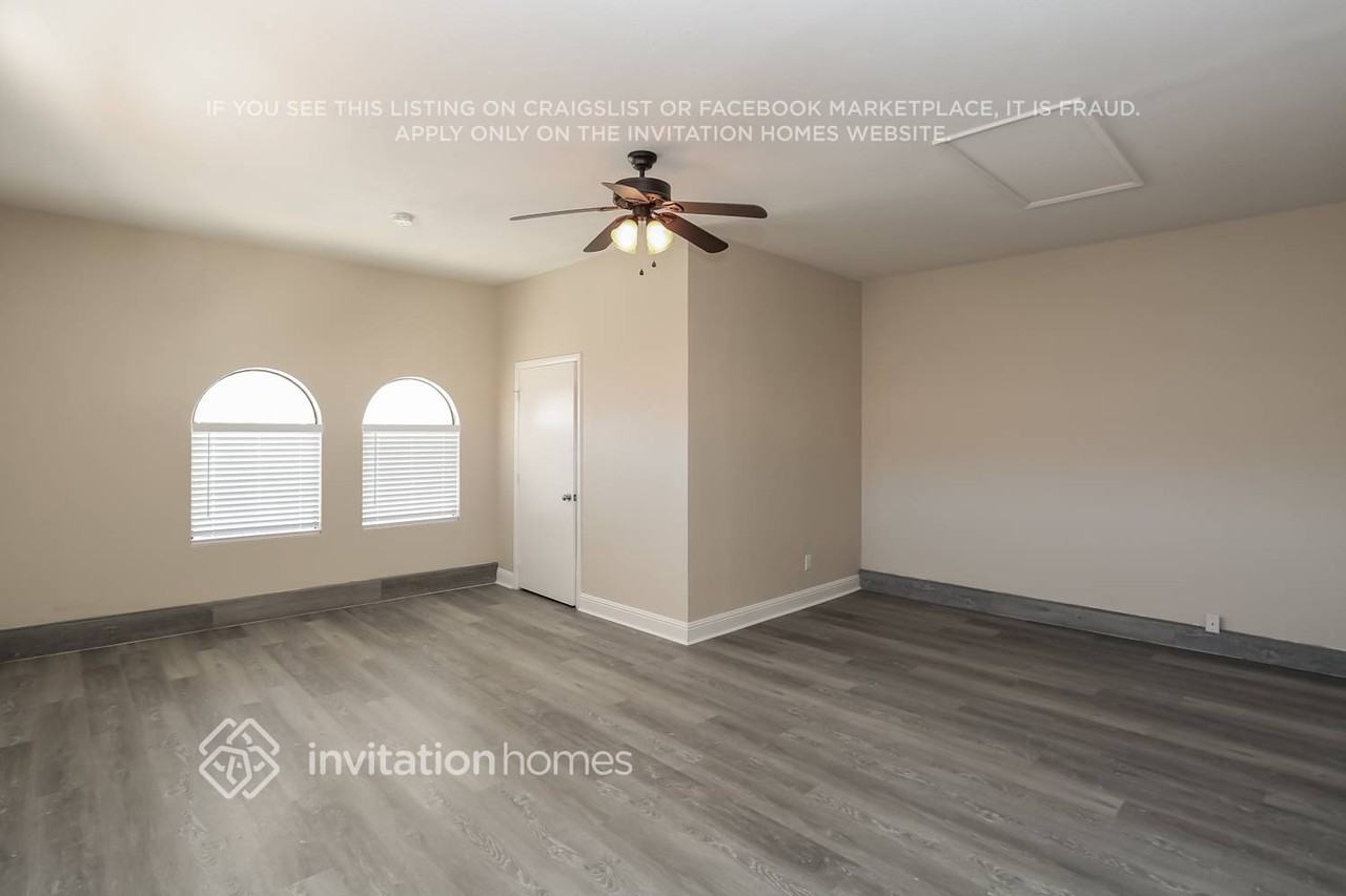 8428 Mulcahy Ave - Photo 2 of 11