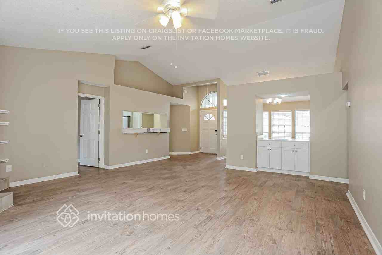 7842 Mactavish Way S - Photo 4 of 18